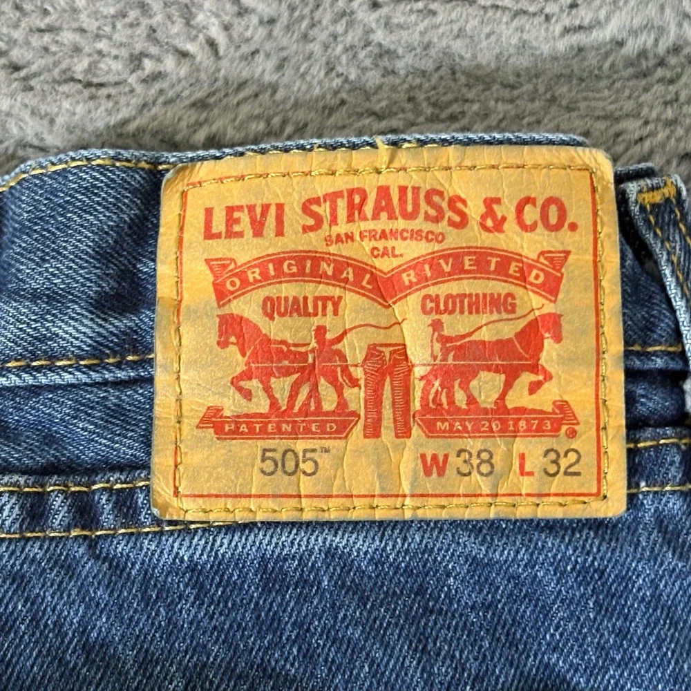 Levis 505 Regular Fit Straight Leg Men Blue Jeans W38 L32 00505-4886 Medium Wash